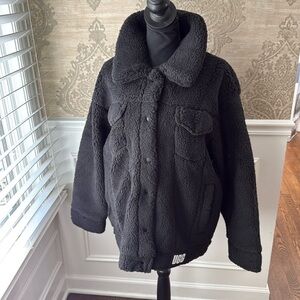 NEW UGG Frankie Sherpa Trucker Jacket size Large Black